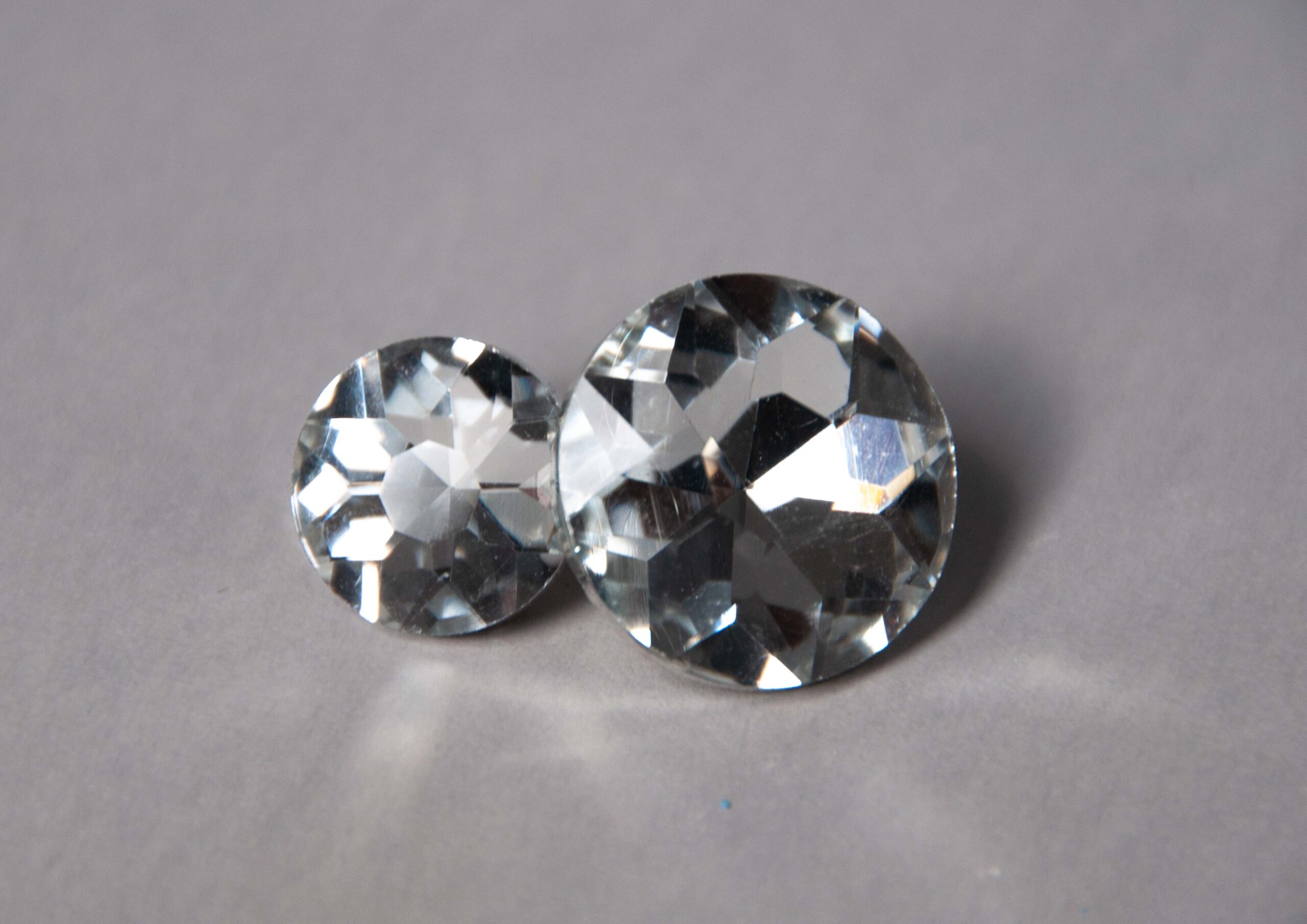 Guzik szklany średnica 18 i 25mm.jpg